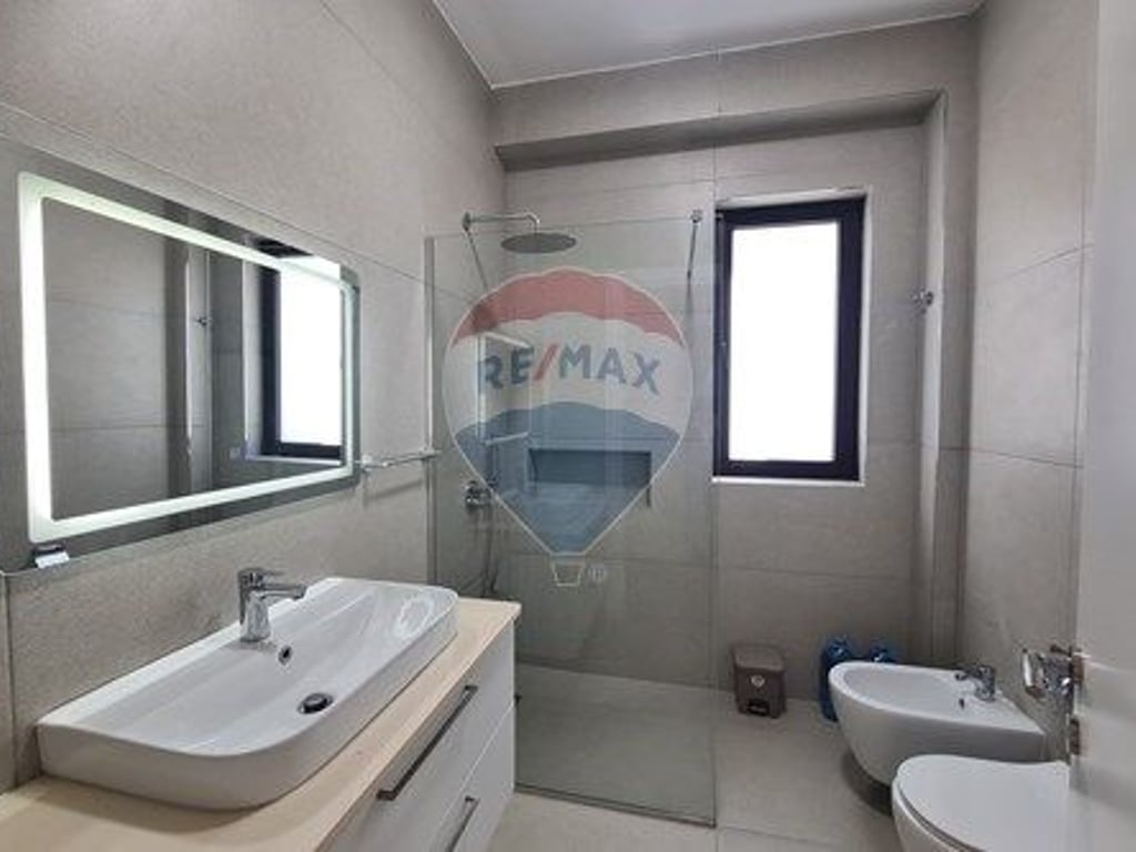 A 2+1 apartment is available in Myslym Shyr.