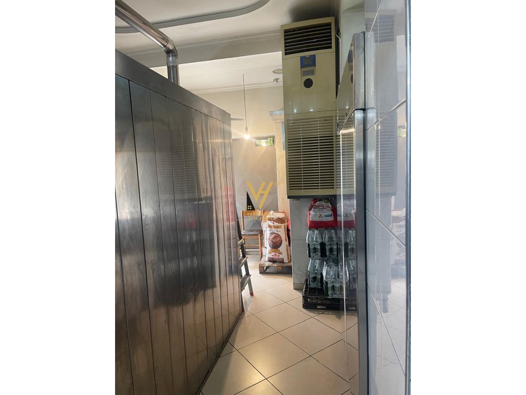 JEPET DYQAN 53M2 ME QERA TEK HARRY FULTZ 1.800 EURO