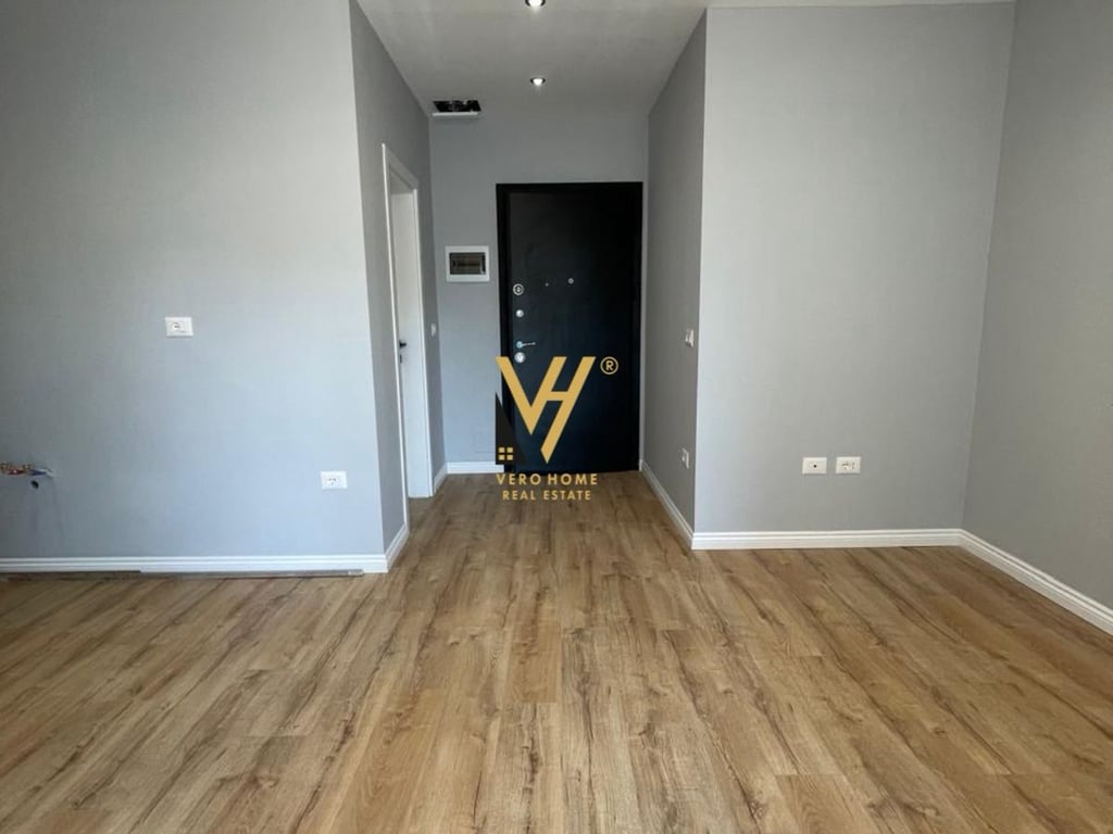 VENDESI APPARTAMENTO 1+1 IN VIA 5 MAJI 98.000 EURO