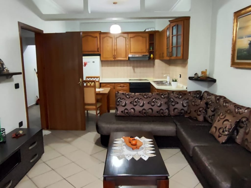 Jepet me qera apartament 2+1 ne Ali Demi 450 euro