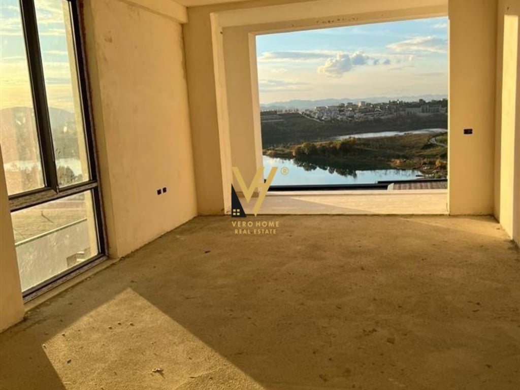 SHITET APARTAMENT 2+1+2 NE FARKE 250.000 EURO