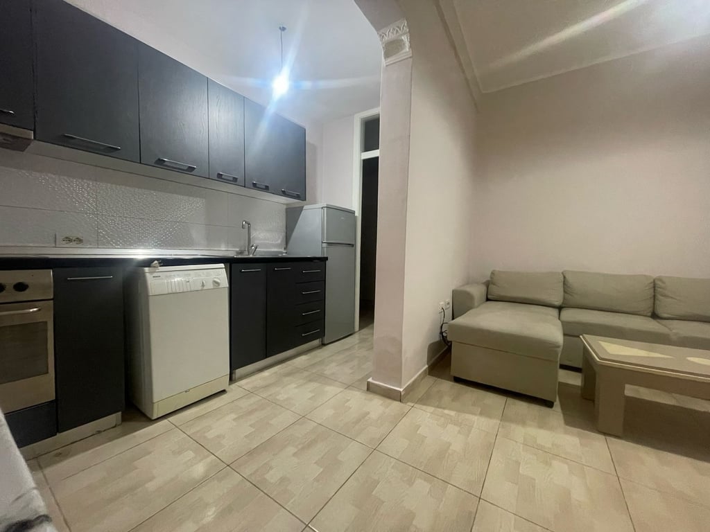 Affittasi appartamento 1+1 in fase di ristrutturazione in via 21 Dicembre, vicino a Villa 22.