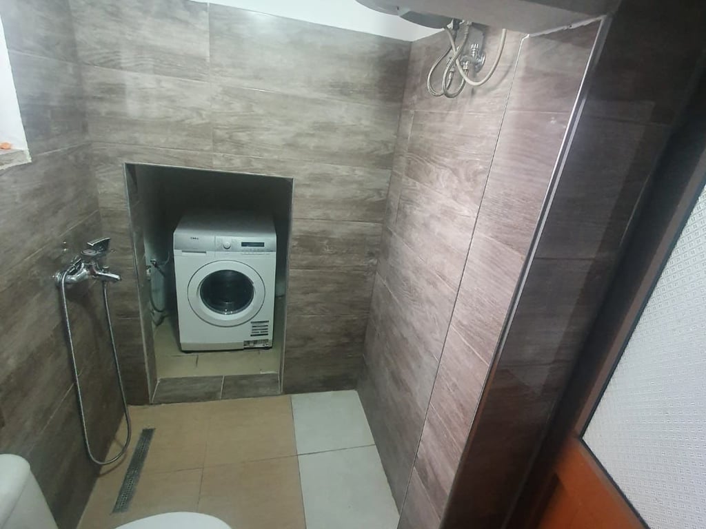 For rent Entrance 1+1 in the area of Marlin Barleti School.