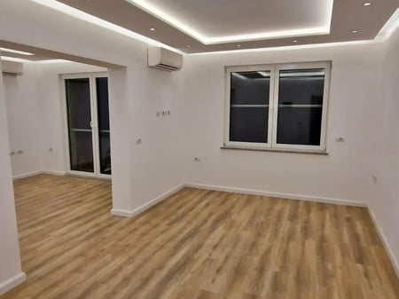 Ambient për Zyrë ose Banim tek Rruga Mine Peza