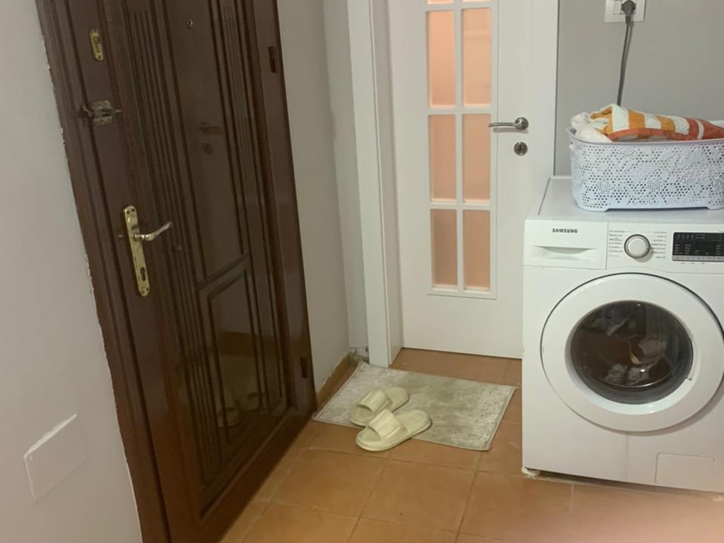 Shitet Apartamenti 2+1 , ish restorant durrsi ,te tirana bank 92000euro