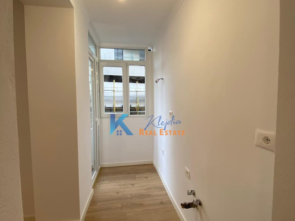 Appartamento 2+1+2 in vendita in Via Durresit