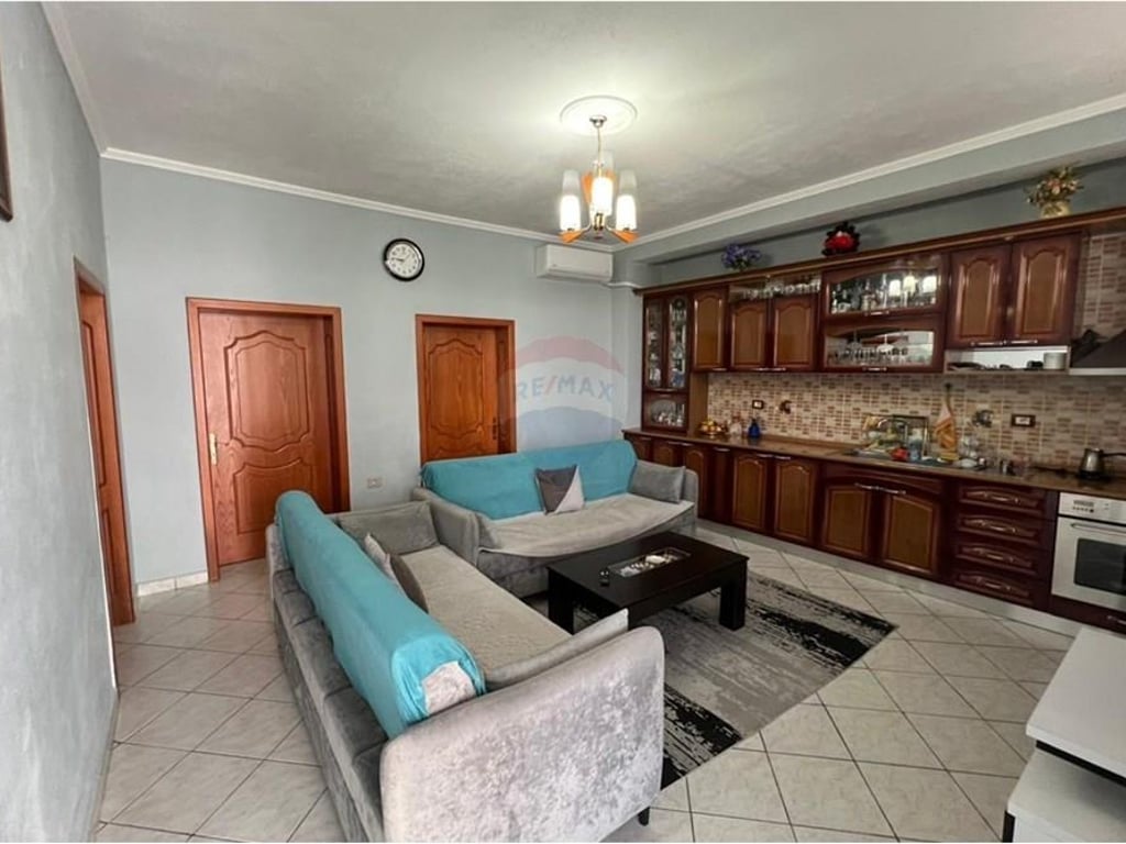 Apartament 3+1 per qira ne Shkoze !
