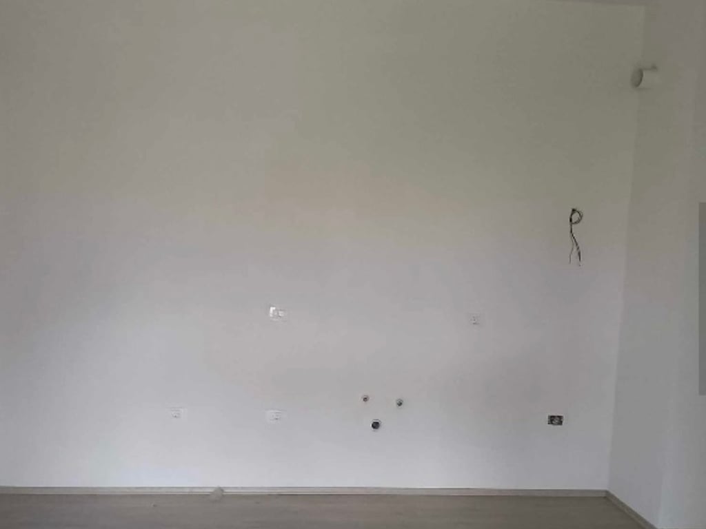 Apartment ne shitje -tek Ali Demi, ne kompleksin Mangalem,