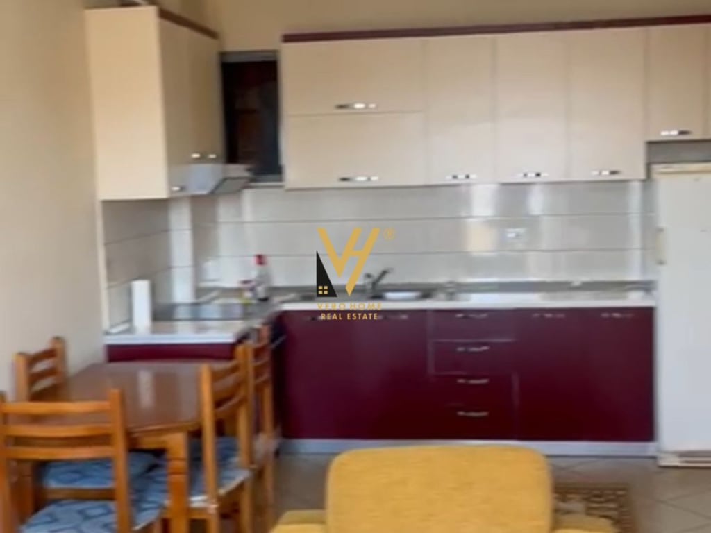 JEPET APARTAMENT 1+1 ME QERA NE ASTIR  36.000 LEKE