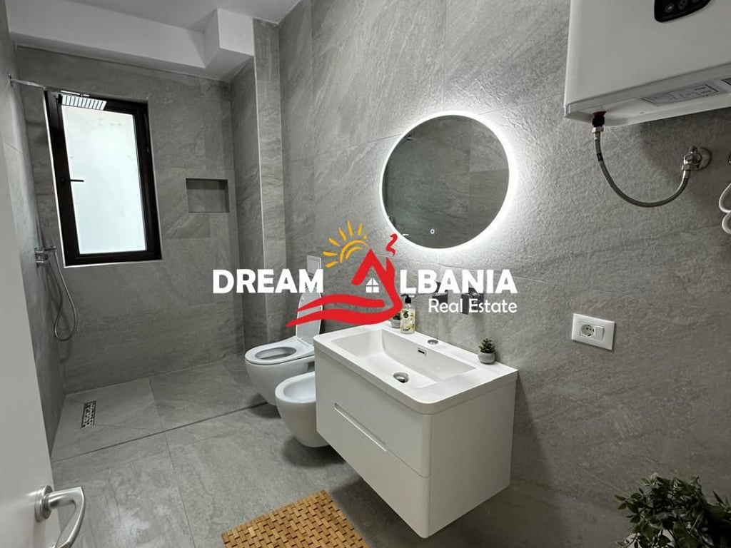 Ambjent Biznesi/Zyre me Qera ne Myslym Shyr, prane Shkolles Arben Broci ne Tirane (ID 42611296)
