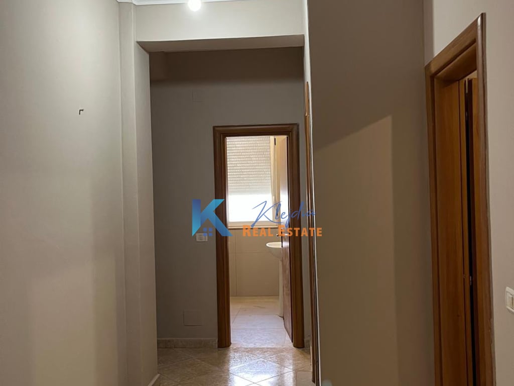 2+1 per qira te Liqeni i Thate, afer Kopshtit Zoologjik