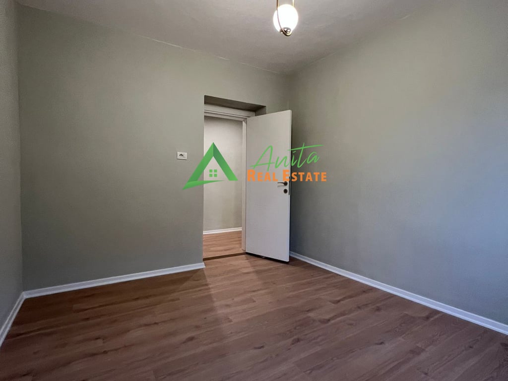 Ali Demi ofrojme per shitje apartament 1+1