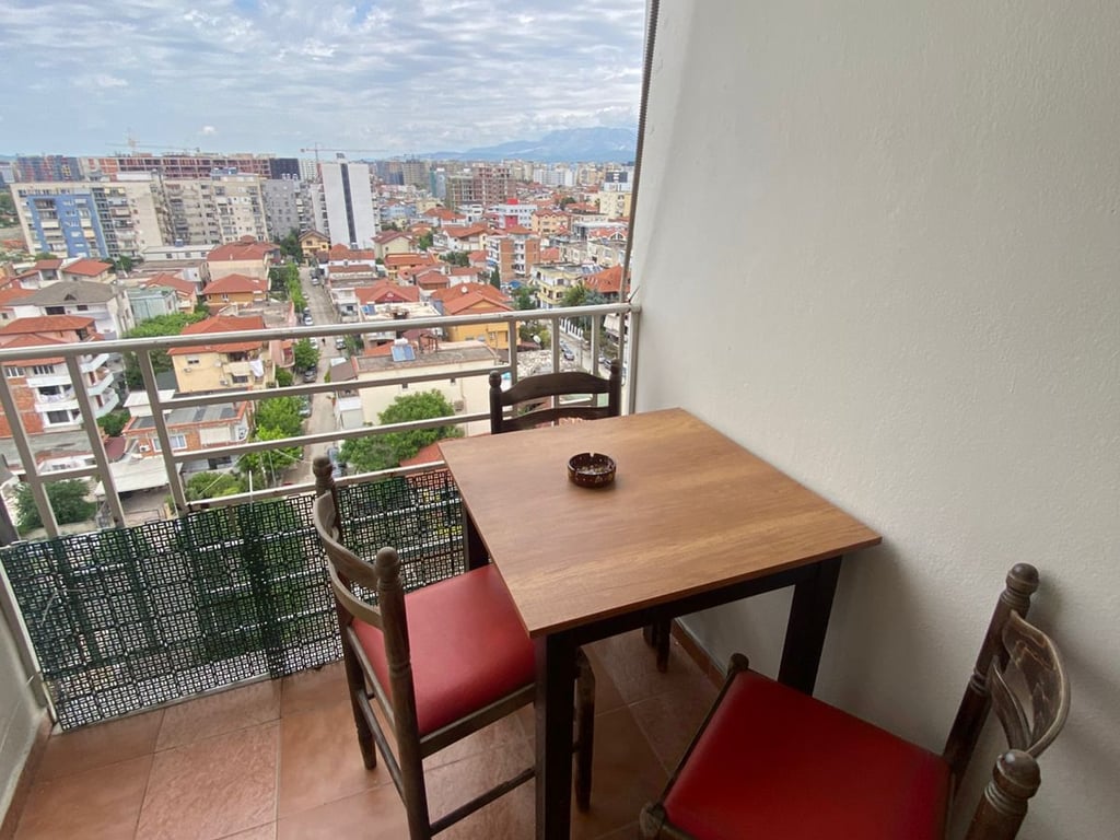 Jepet me qera 1+1 perballe Delijorgjit