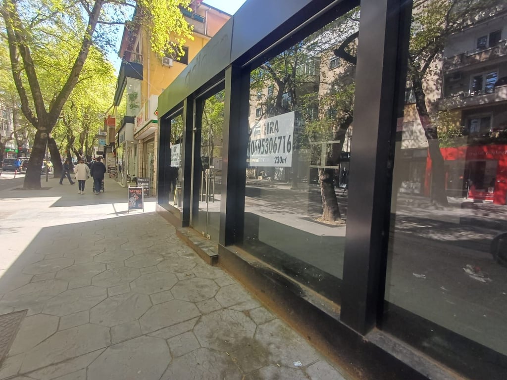 Ambiente commerciale in affitto Myslym Shyri 230 m2