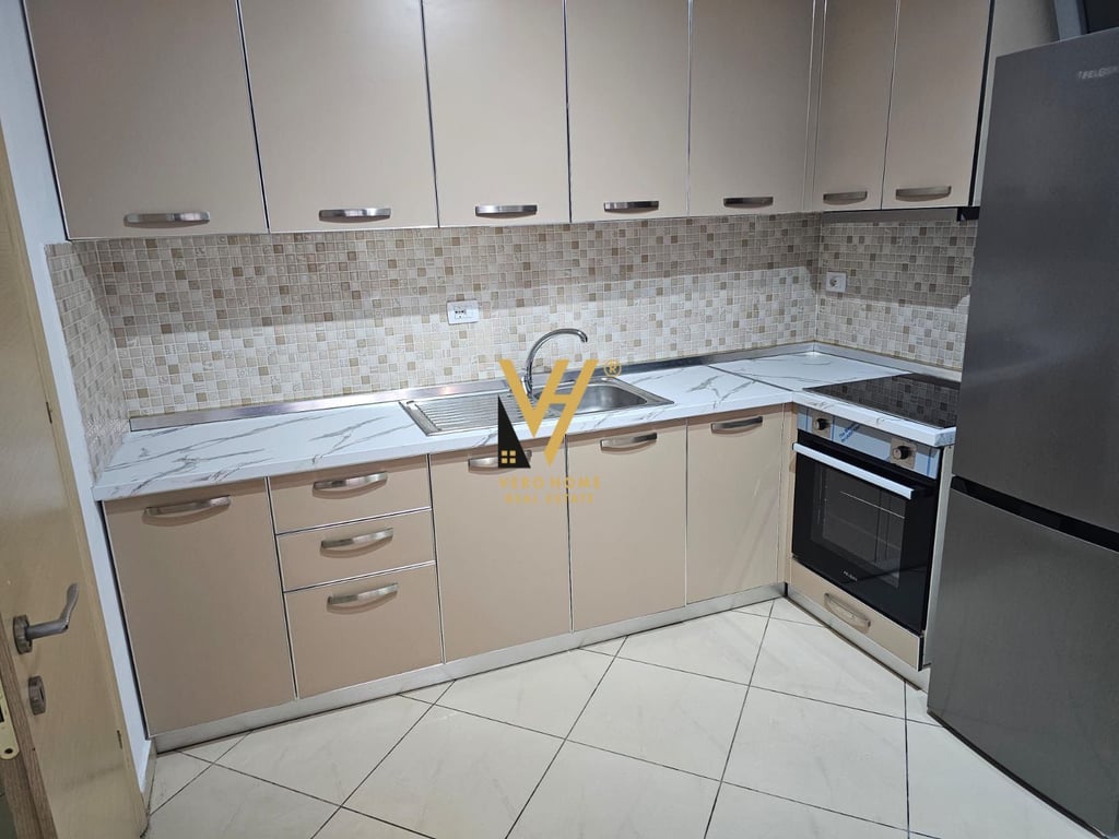 JEPET APARTAMENT 2+1+2 ME QERA NE ASTIR 40.000 LEKE