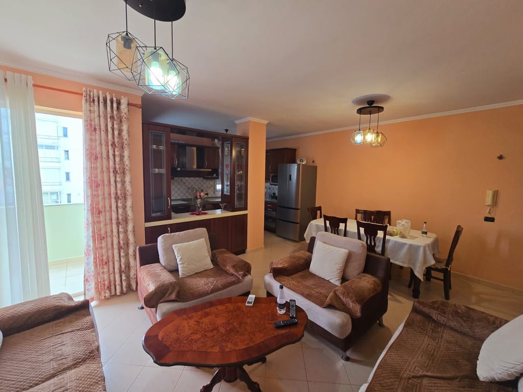 AFFITTASI SUPER APPARTAMENTO 2+1+2 VICINO ALLA DIREZIONE DI POLIZIA DI DURAZZO