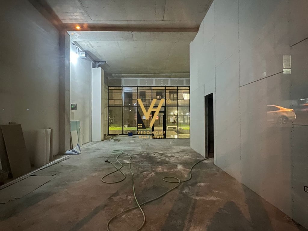 90 M2 SHOP FOR RENT IN PORCELAN 1,800 EURO