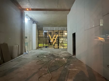 90 M2 SHOP FOR RENT IN PORCELAN 1,800 EURO