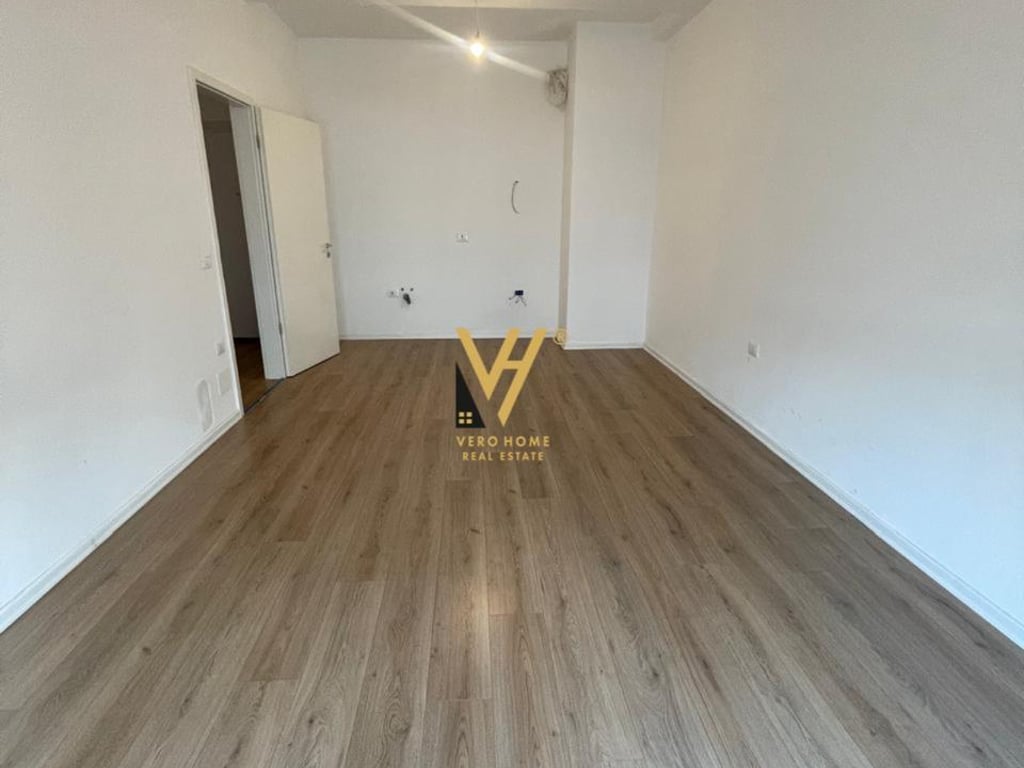 JEPET ZYRE 115 M2 ME QERA TE KOMPLEKSI KONTAKT , 21 DHJETORI 600 EURO