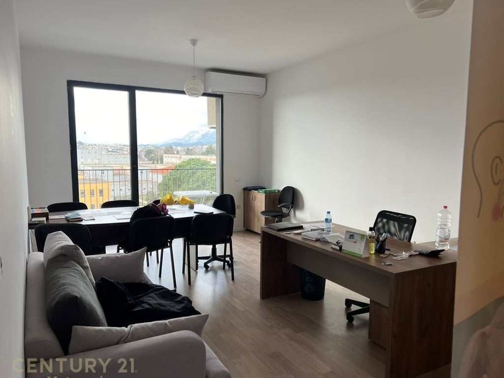 AFFITTIAMO APPARTAMENTO 2+1+2 NEL COMPLESSO ASL, OSPEDALI! 500 € /Mese