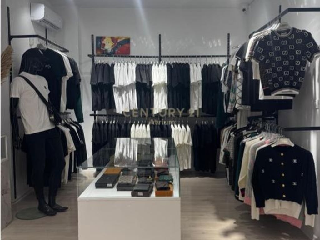 🛍️ BUSINESS FOR SALE – BOUTIQUE ON "MYSLYM SHYRI" STREET!