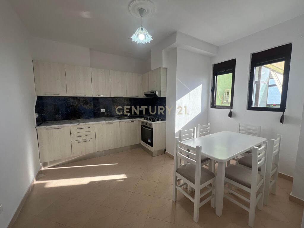 JEPET ME QIRA APARTAMENT 2+1+2 TUALETE TEK ISH RAJONI NE DURRES !