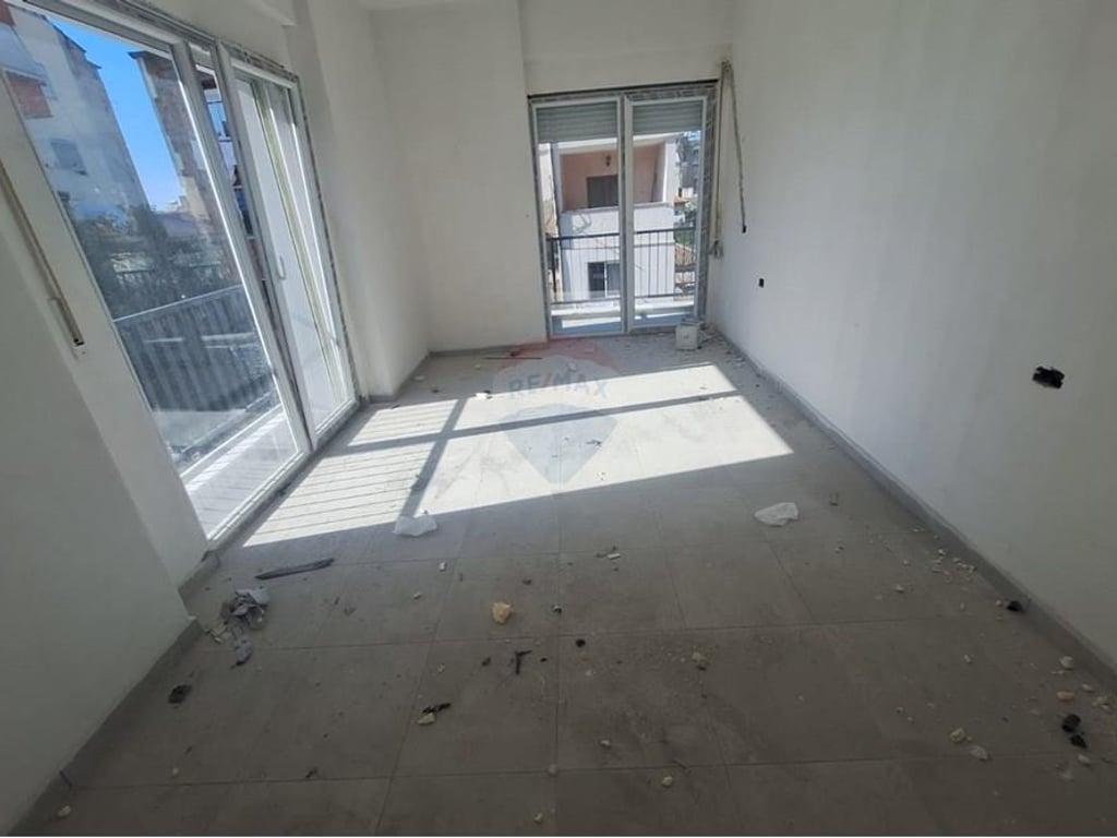 Apartament 2+1 me qira per Zyra
