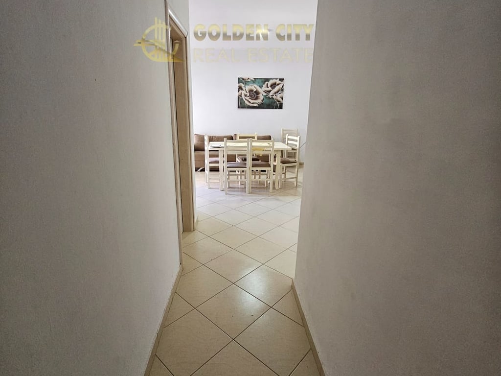 Vendesi super appartamento 2+1 fronte mare a Qerret.