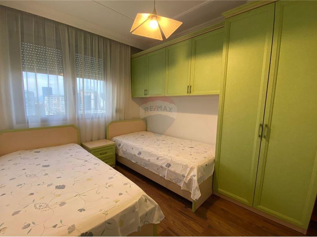 Apartament 2+1 me qira prane Librit Universitar!