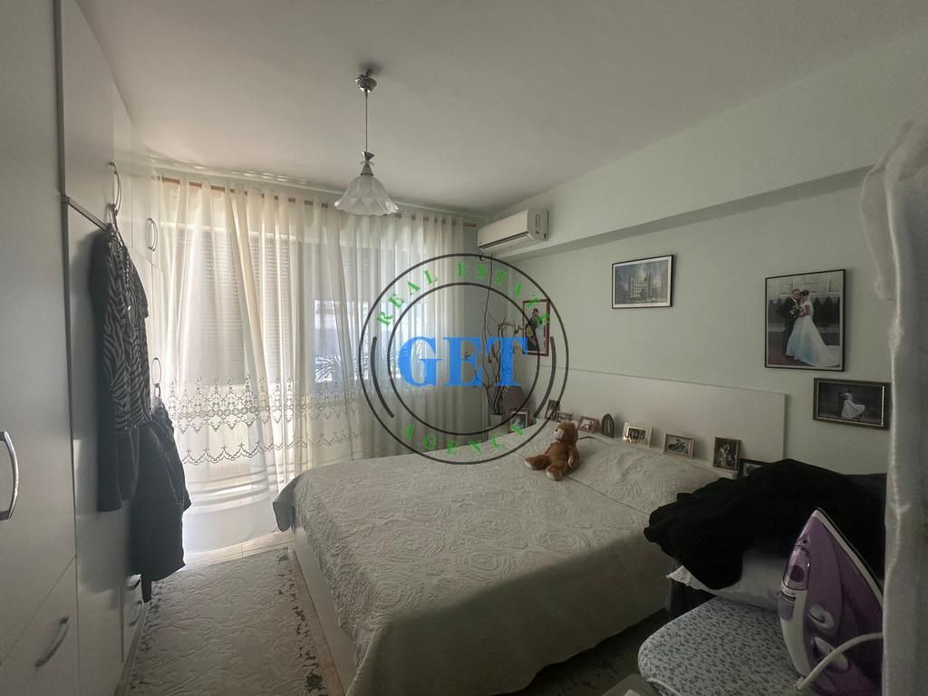 Shitet Apartament 2+1,Prane Shkolles "Qemal Mici", Durres  Stadiumi 85,000 €