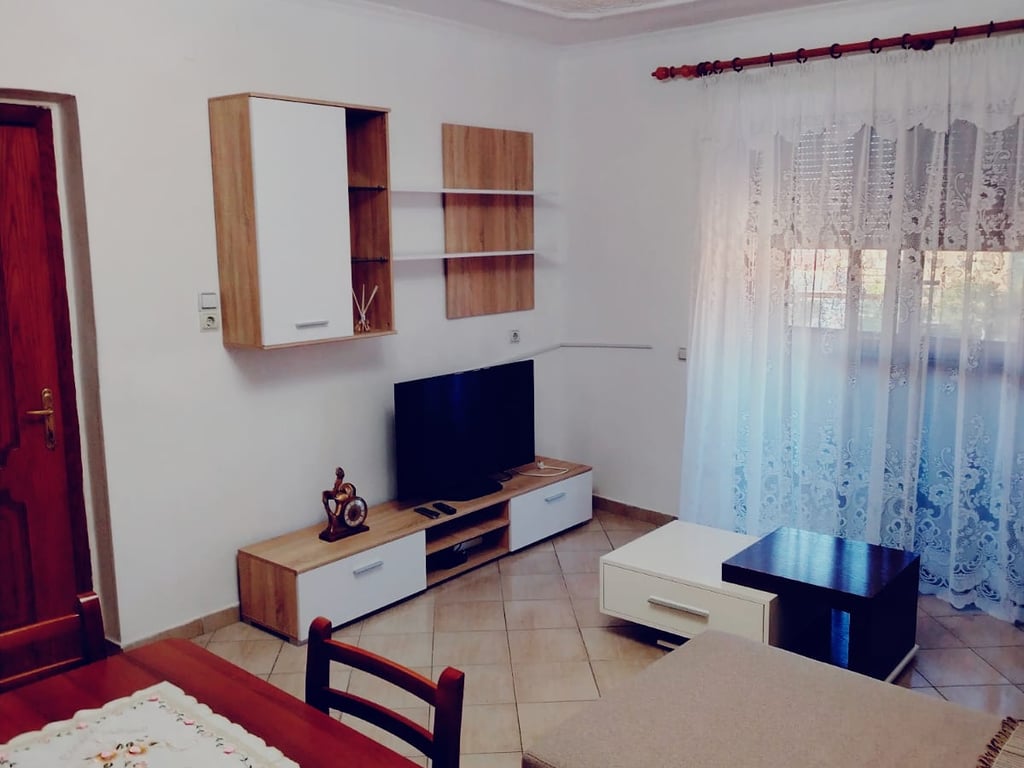 Me qera Apartament 1+1 Kinostudio