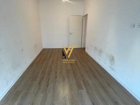 JEPET ZYRE 115 M2 ME QERA TE KOMPLEKSI KONTAKT , 21 DHJETORI 600 EURO