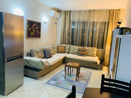 Affittasi appartamento 1+1 in Via Kavajë.