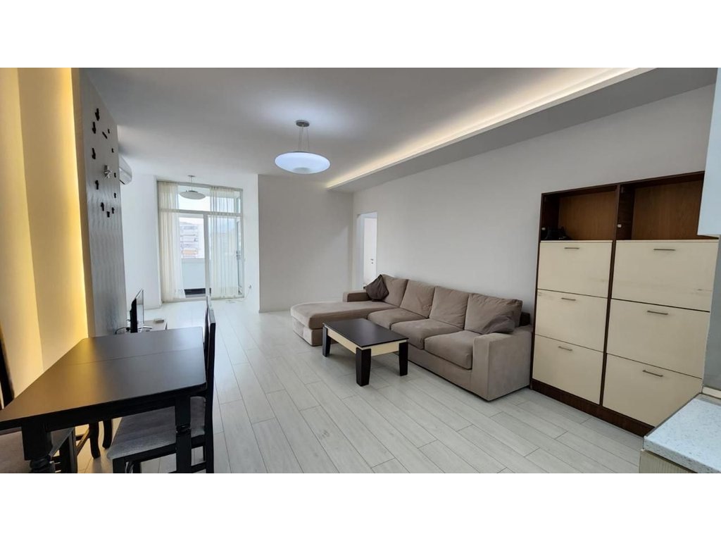 Jepet me qira apartament 2+1 pranë Shkollës së Baletit