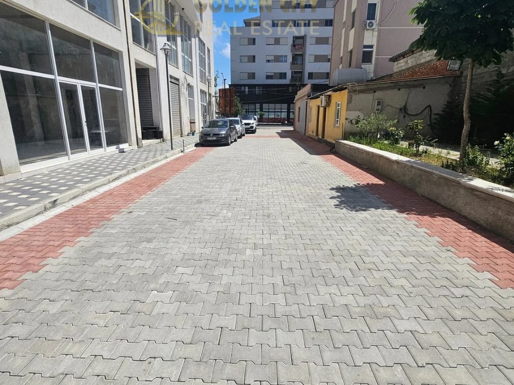 Jepen me qira ambiente biznesi në zonën Spitalle – 600 m² &amp; 240 m²