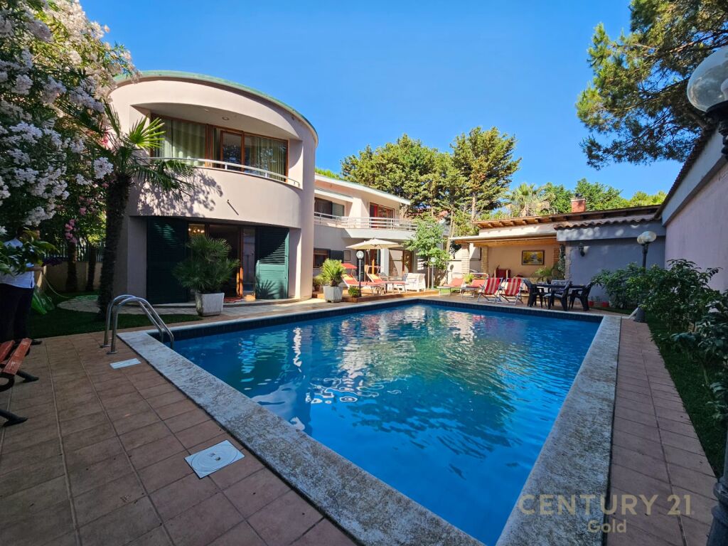 VILLA FOR SALE IN QERRET!