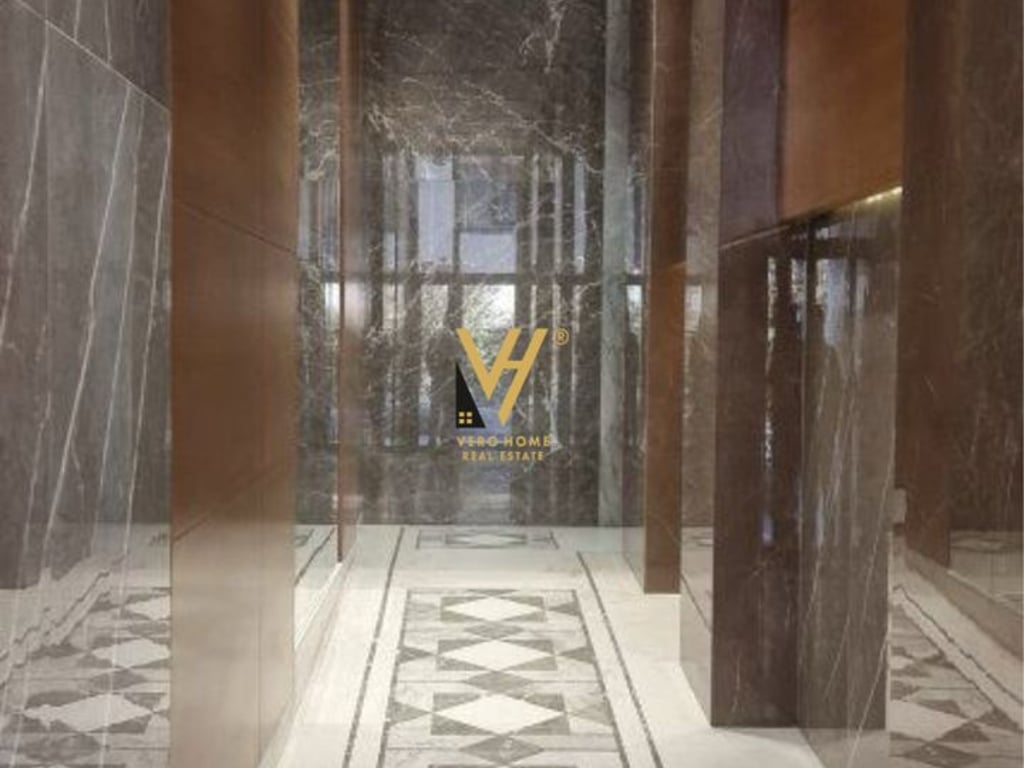 JEPET ZYRE 117 M2 ME QERA NE BLLOK 1.250 EURO