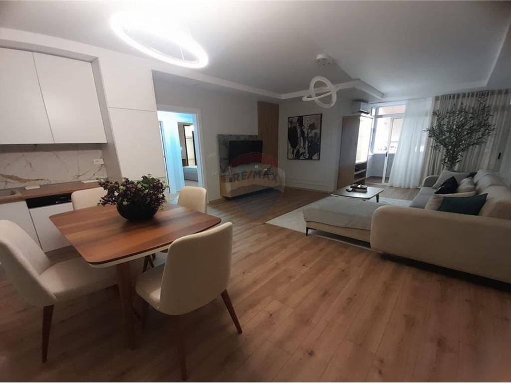 Apartament 2+1 per qira te Komuna Parisit