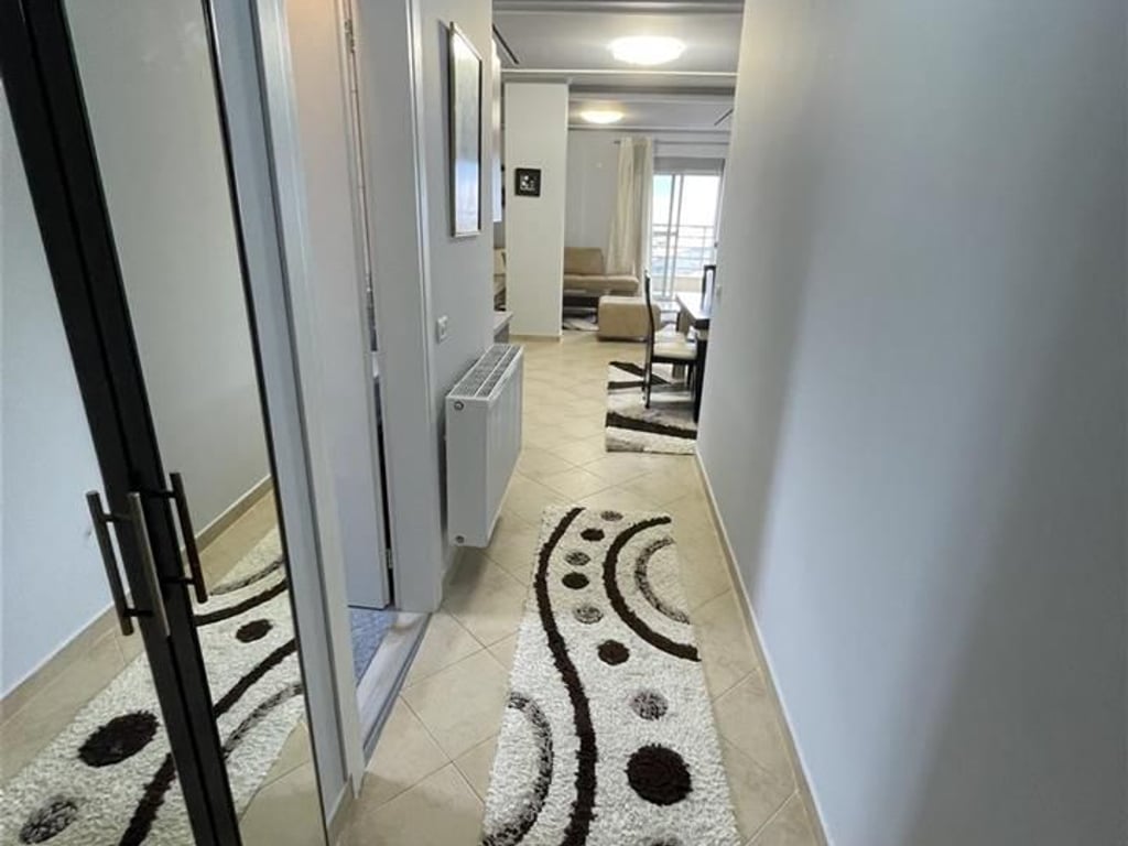 Jepet me qera apartament 2+1+ garazhd te Kodra e Diellit 1