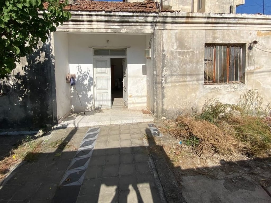 Kavaje, shtëpi e vjetër me truall, pak m nga shetitorja "Josif Budo", Kavaje