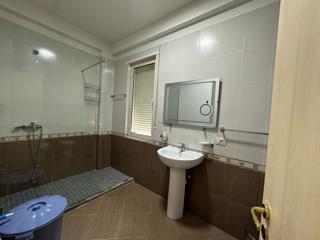 2+1,furnished,with parking,dry lake,650