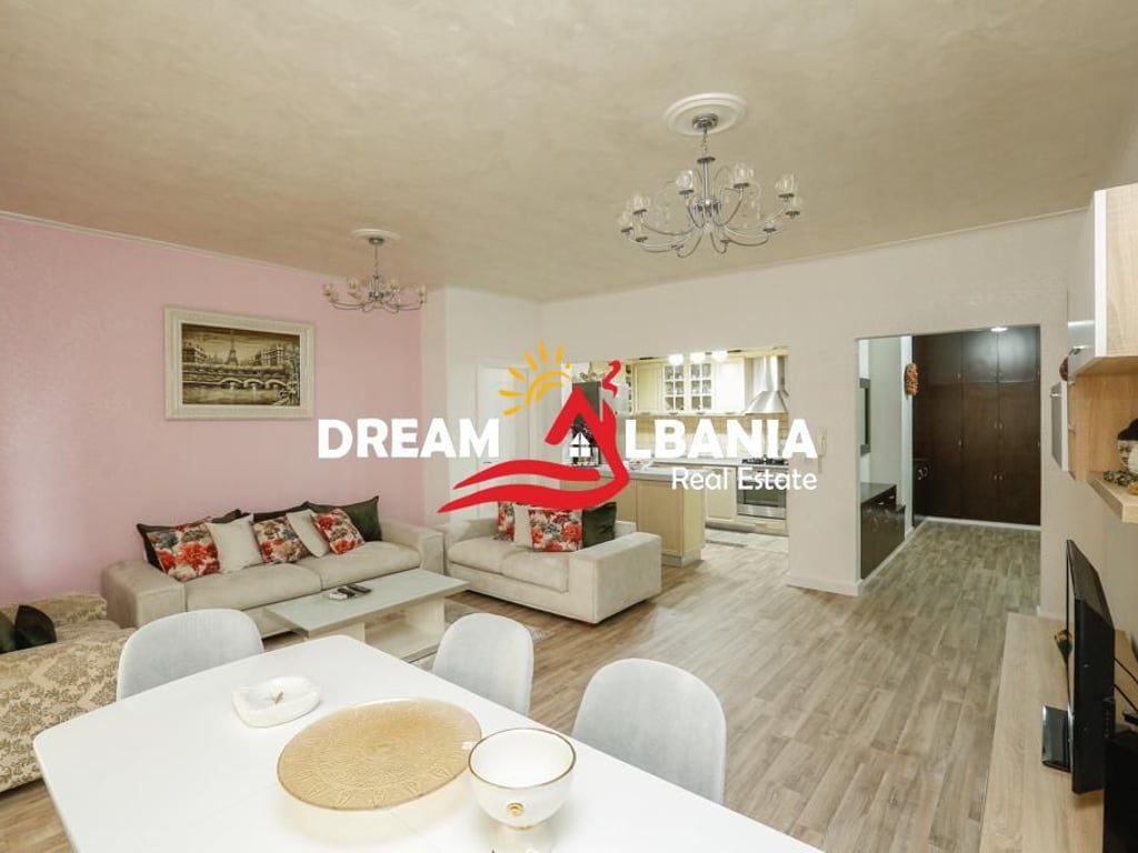 Vendesi Super Appartamento 3+1+2 in Centro, vicino ai 9 Piani a Tirana (ID 4131385)
