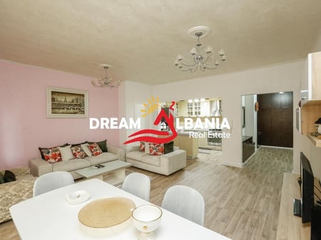 Vendesi Super Appartamento 3+1+2 in Centro, vicino ai 9 Piani a Tirana (ID 4131385)