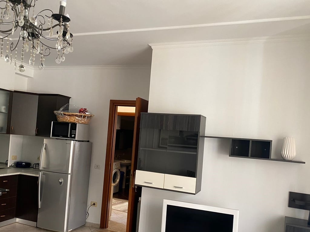 Affittasi appartamento 2+1, Lago secco vicino al Radisson. Prezzo: 600 euro.