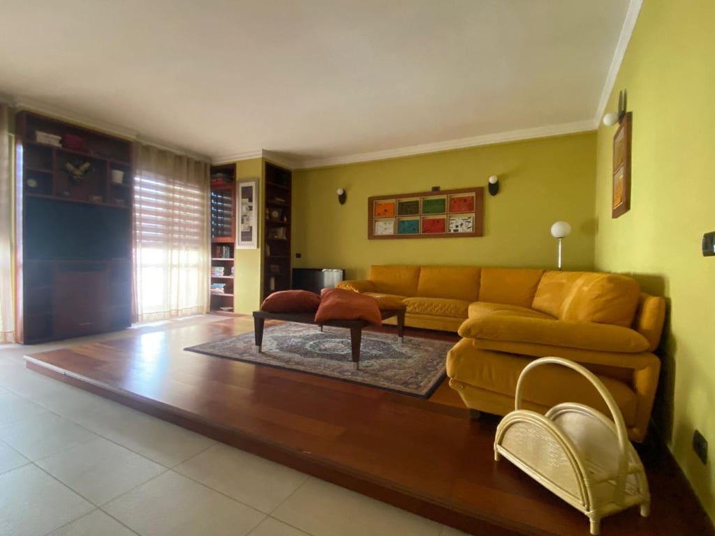 Jepet me QIRA apartament 2+1 tek Rruga "Hoxha Tahsim"