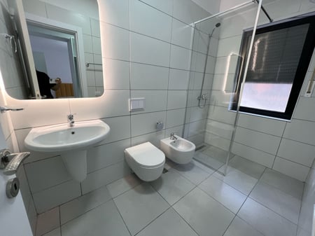 Affitto, Appartamento 2+1+Posto Auto, Residenza Kodra e Diellit, 800 euro/mese