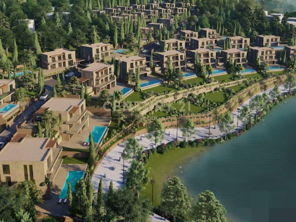 Vila Luksoze për Shitje në Farkë!