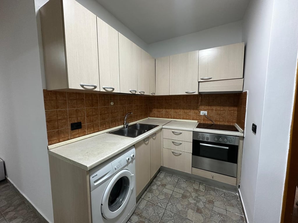 Apartament 1+1 me qira tek Komuna e Parisit 