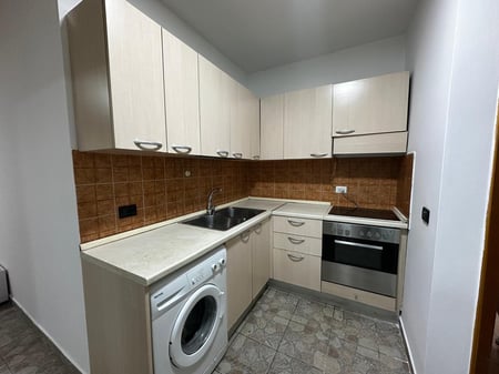 Apartament 1+1 me qira tek Komuna e Parisit 