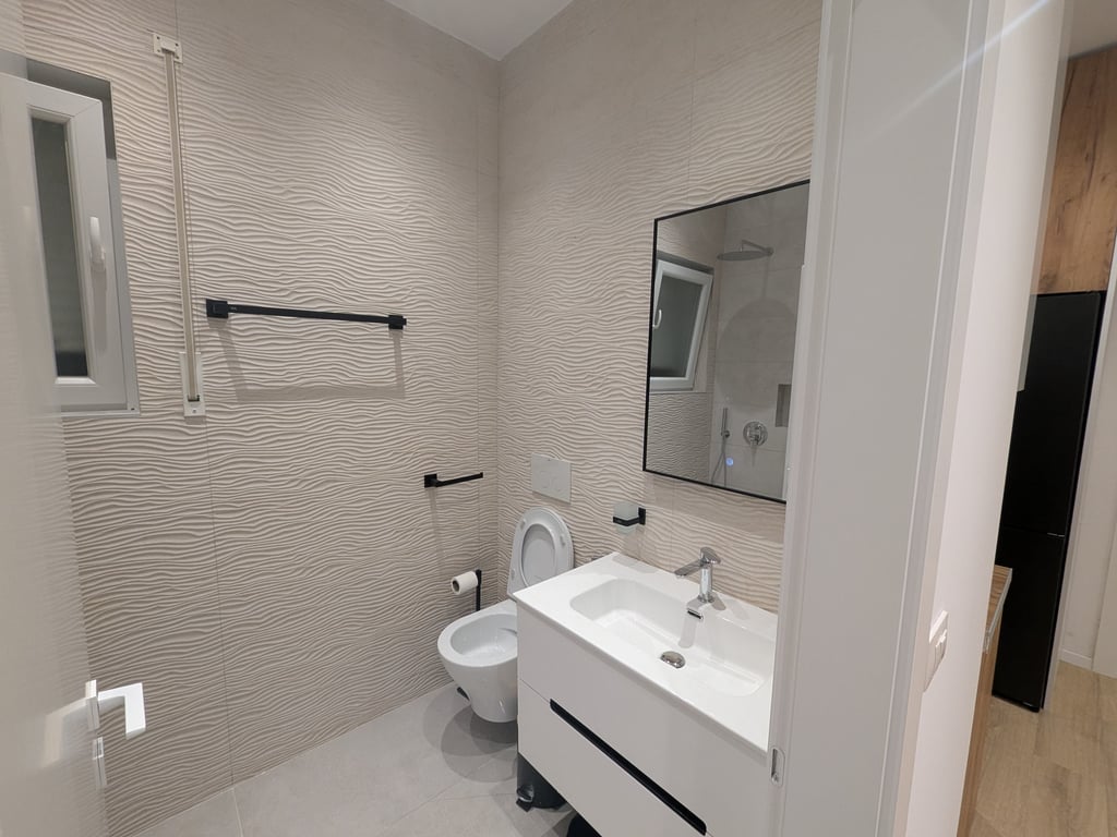 1+1, furnished, at the botanical garden, 500 euros.